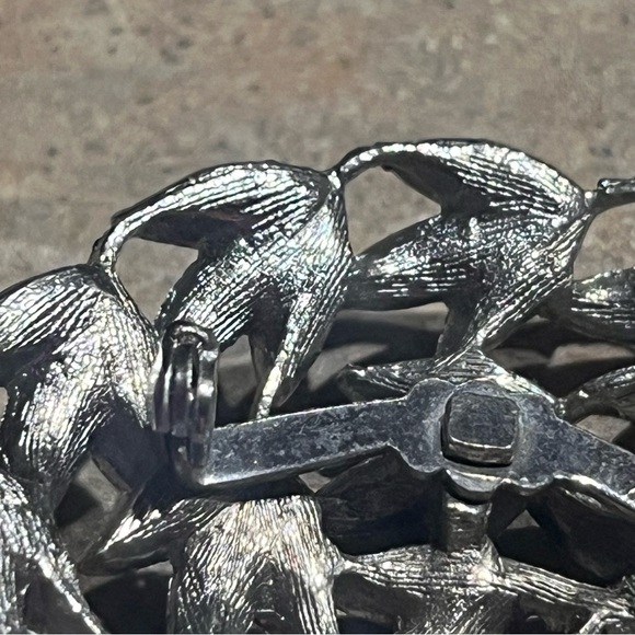 VINTAGE Faux, Costume, Estate, Sliver Brooch - Picture 7 of 8